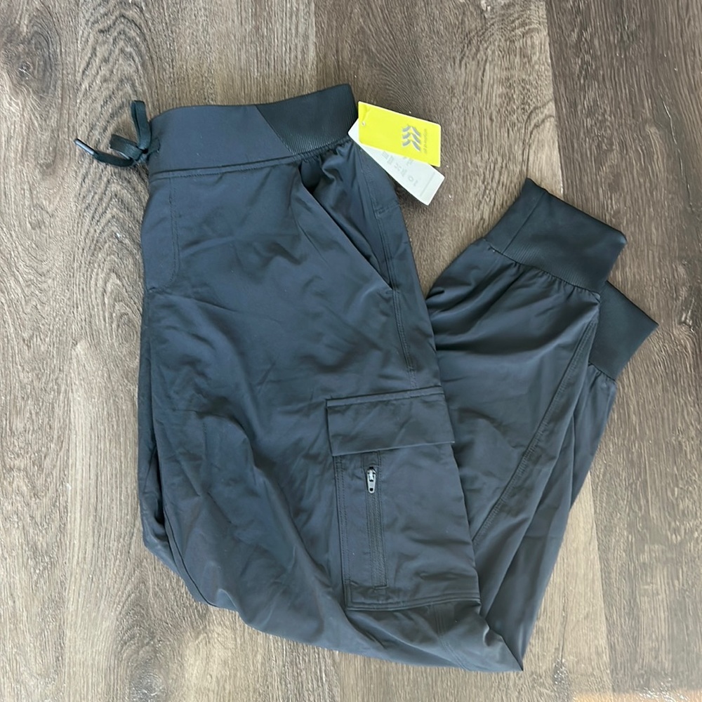 **NWT** VIRAL SOLD OUT JOGGER!